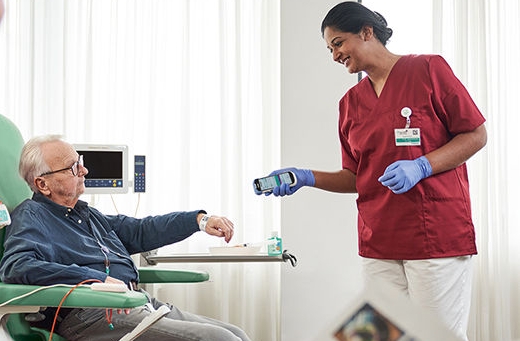 Nurse scanning chemotherapy patient's wristband with OncoSafety Remote Control