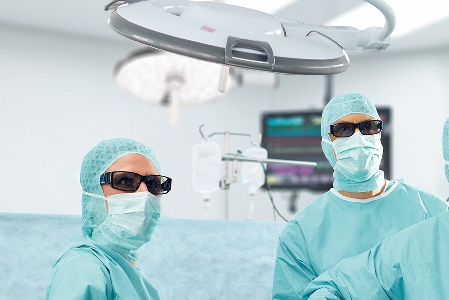 Surgeons with glasses using EinsteinVision3D